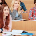 Cuánto se gasta al estudiar Arquitectura en la Pontificia Universidad Católica de Chile entre materiales y talleres