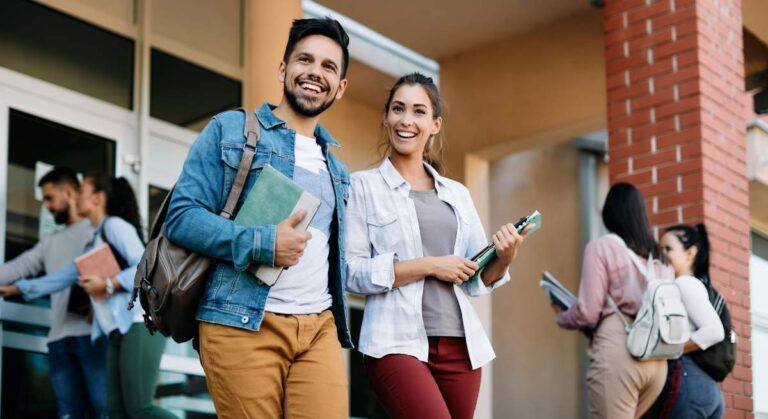 Cuánto cuesta realmente un postgrado en la Pontificia Universidad Católica considerando matrícula y arancel